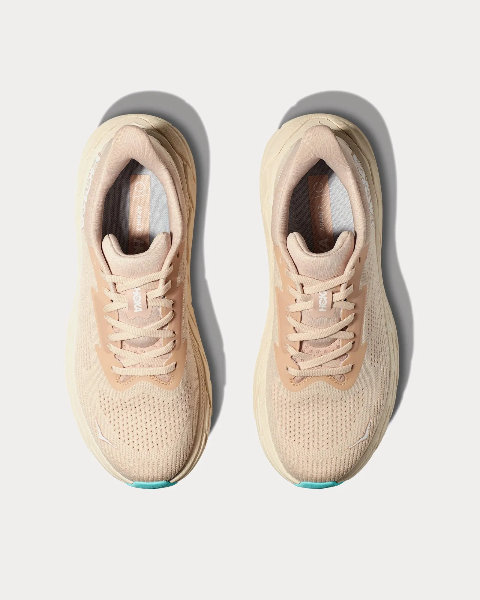 Arahi 7 Vanilla / Cream Running Shoes